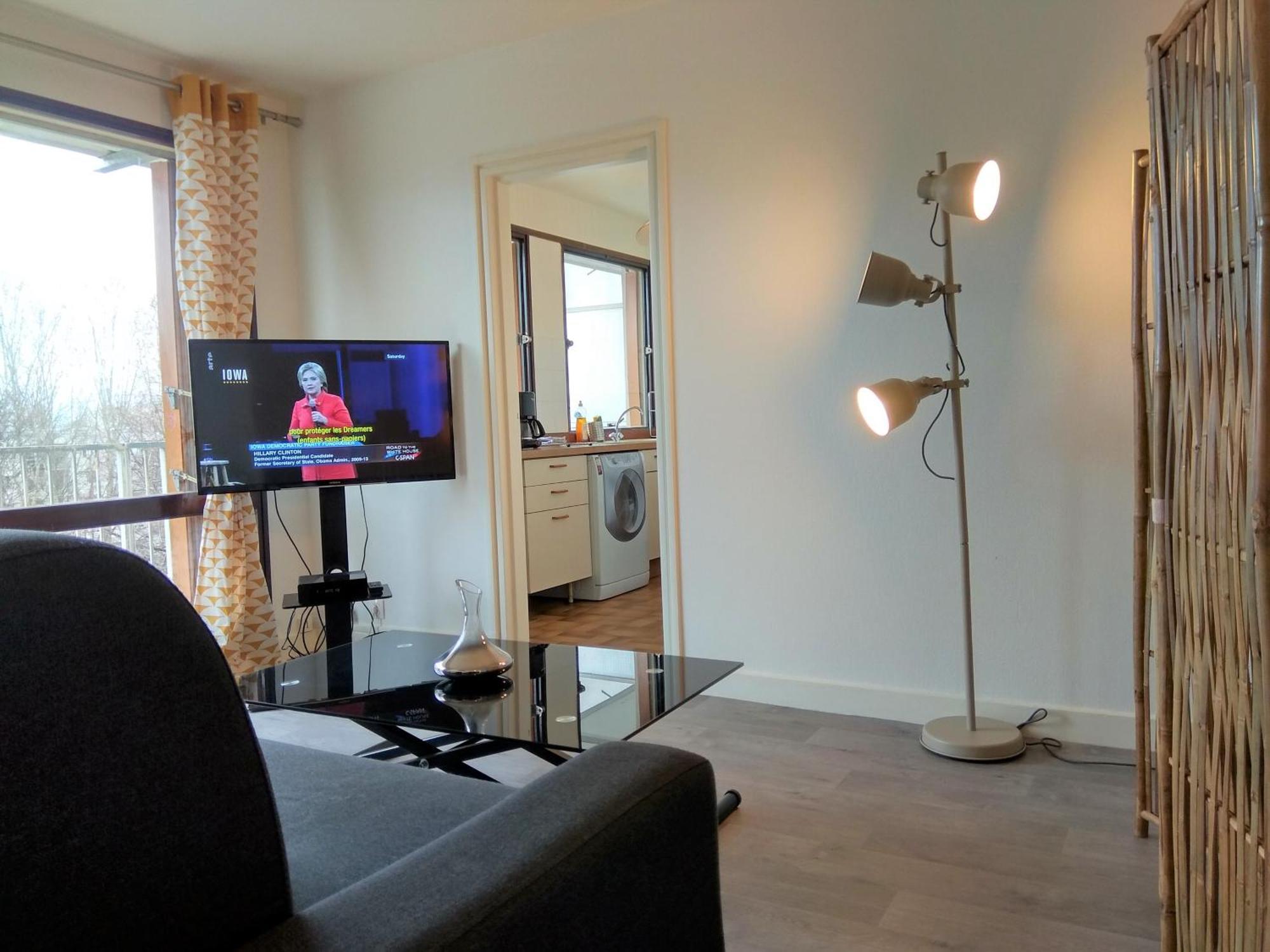 Budget Apart With Balcony And Great View 생드니 외부 사진