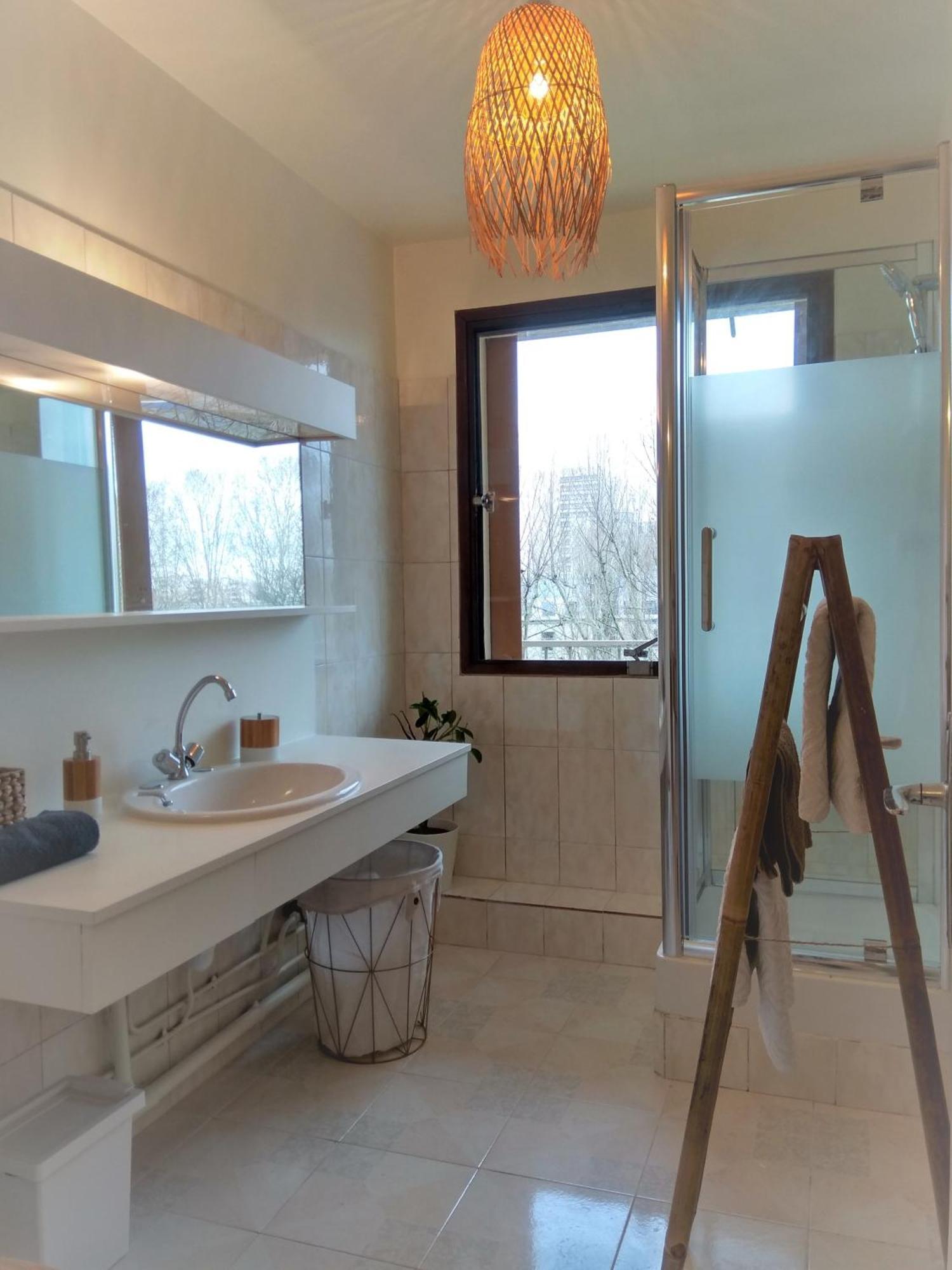 Budget Apart With Balcony And Great View 생드니 외부 사진